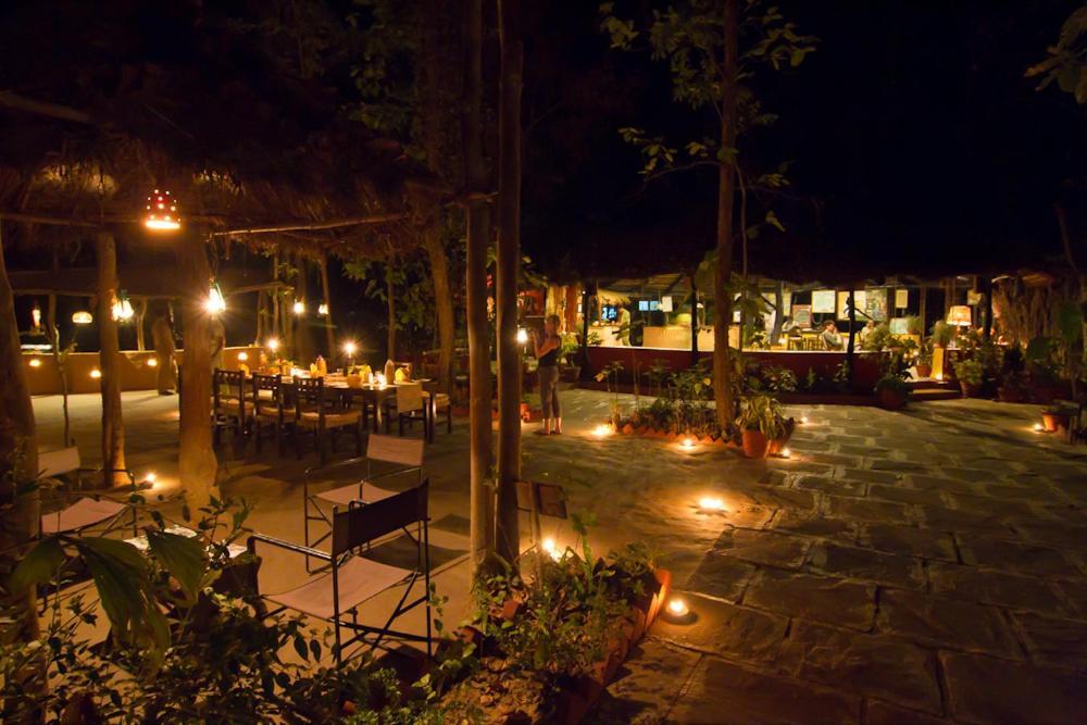Kanha Jungle Lodge Dhanwār Exteriör bild